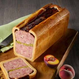 Pâté en croûte faisan pistaches & pêches de vigne