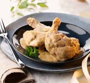Suprême de pintade avec os sauce Riesling & cèpes