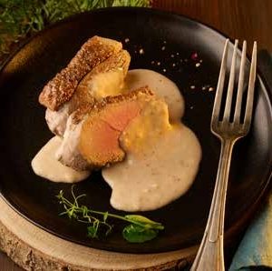 Magret de canard sauce aux figues et au foie gras
